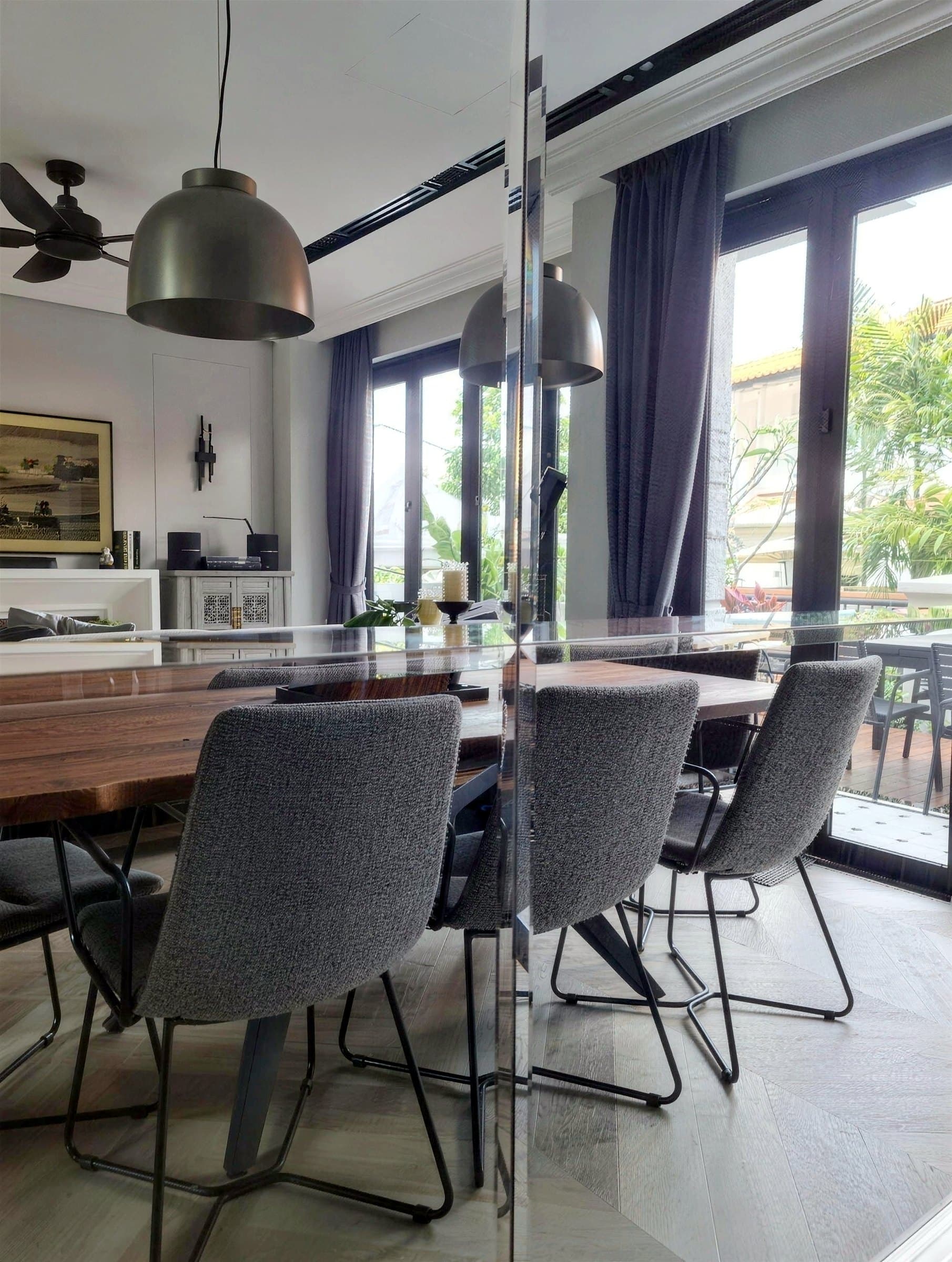 Kew Gate townhouse dining
