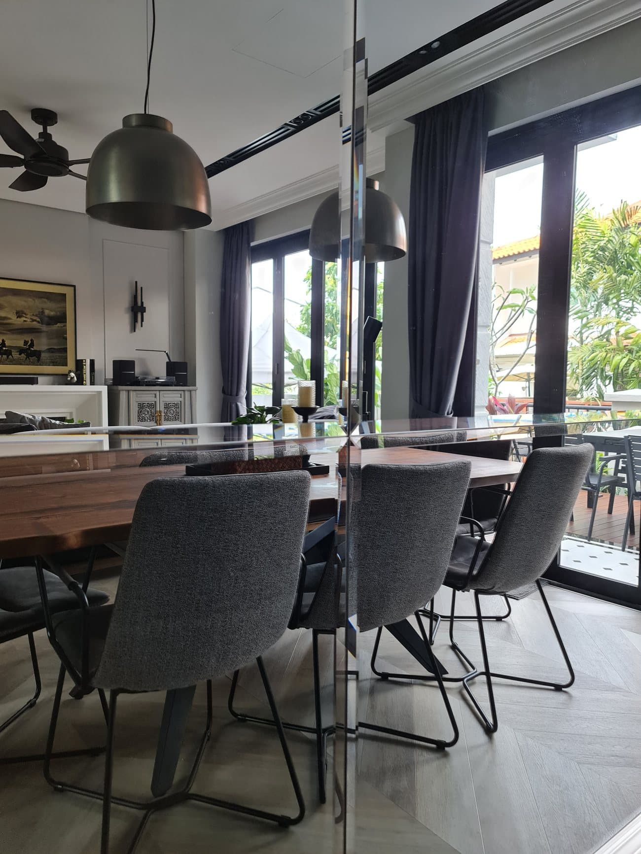 Kew Gate townhouse dining